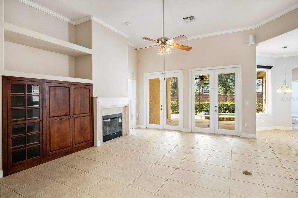 Image 4 of property listing at 10734 WOODCHASE CIRCLE, Orlando, FL 32836