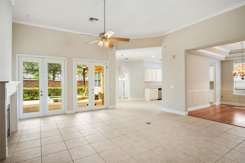 Image 5 of property listing at 10734 WOODCHASE CIRCLE, Orlando, FL 32836