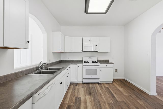 212 S 5th Street, Belen, NM 87002