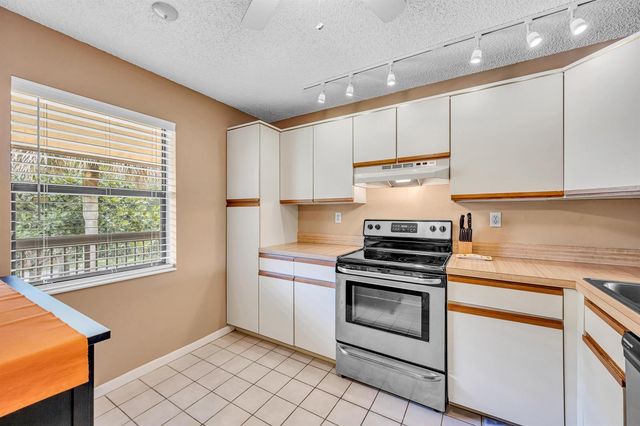 3123 Carambola Circle S 3123, Coconut Creek, FL 33066