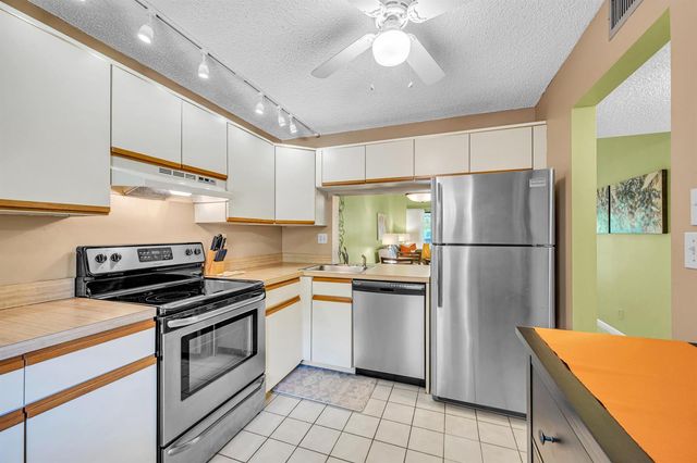 3123 Carambola Circle S 3123, Coconut Creek, FL 33066