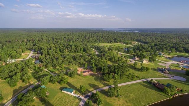 12 Hillsborough Drive, Huntsville, TX 77340