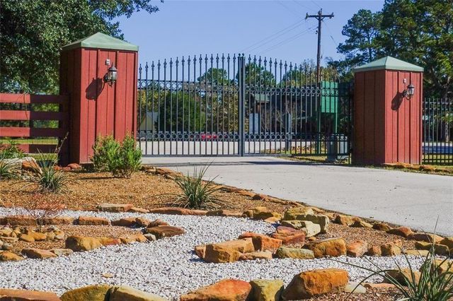 12 Hillsborough Drive, Huntsville, TX 77340