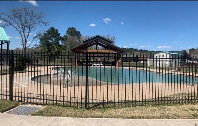 12 Hillsborough Drive, Huntsville, TX 77340