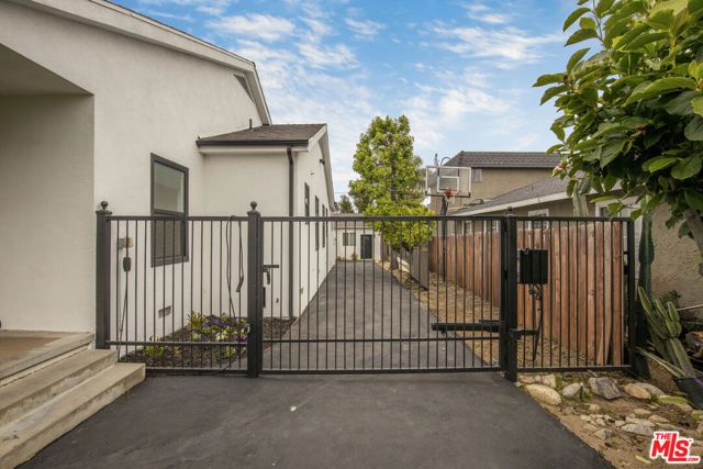 1696 N Altadena Drive, Altadena, CA 91001