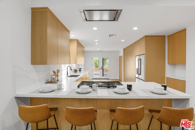 1696 N Altadena Drive, Altadena, CA 91001