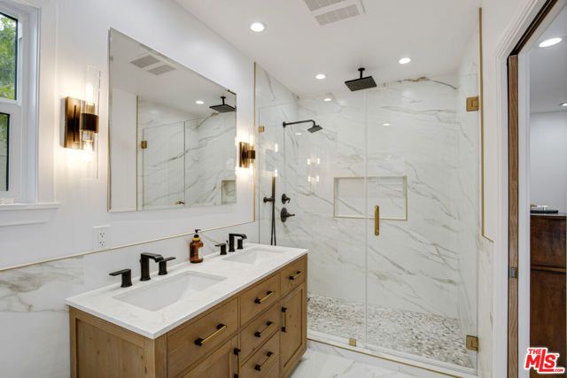 1696 N Altadena Drive, Altadena, CA 91001