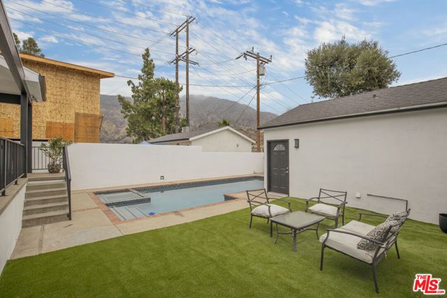 1696 N Altadena Drive, Altadena, CA 91001