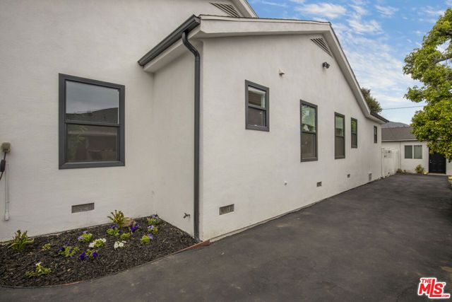 1696 N Altadena Drive, Altadena, CA 91001