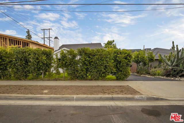 1696 N Altadena Drive, Altadena, CA 91001