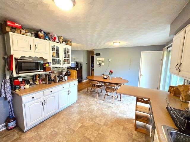 1290 Red Oaks Circle, Springfield, OH 45506