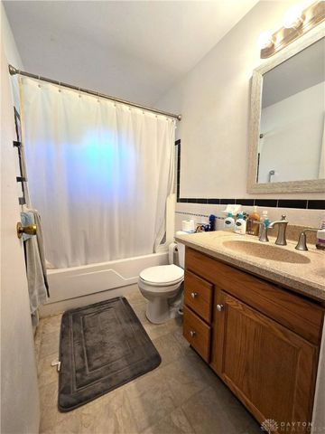 1290 Red Oaks Circle, Springfield, OH 45506