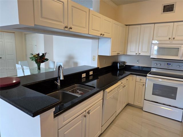 17150 N Bay Rd 2806, Sunny Isles Beach, FL 33160