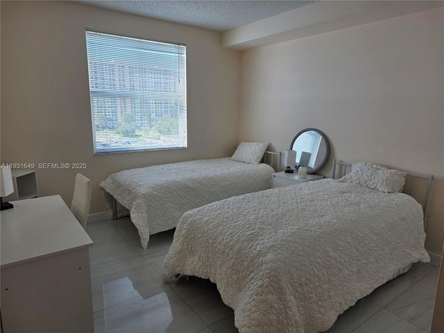 17150 N Bay Rd 2806, Sunny Isles Beach, FL 33160