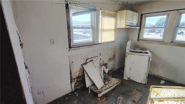 14 Layne Avenue, Nitro, WV 25143
