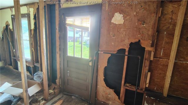 14 Layne Avenue, Nitro, WV 25143