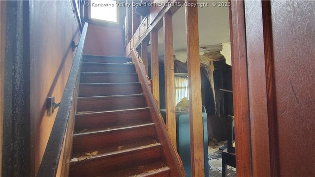 14 Layne Avenue, Nitro, WV 25143