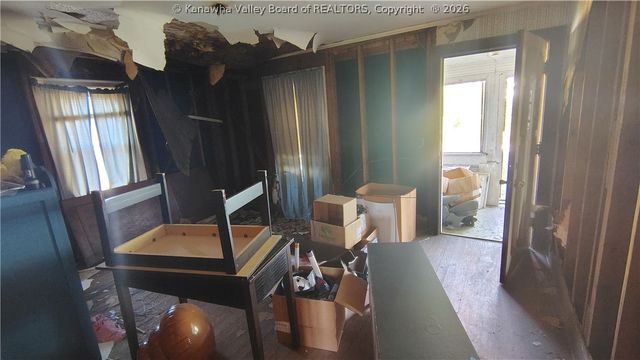14 Layne Avenue, Nitro, WV 25143