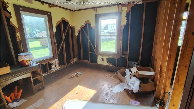 14 Layne Avenue, Nitro, WV 25143