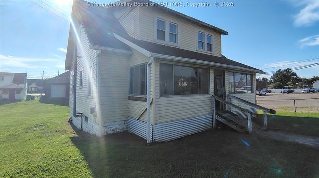 14 Layne Avenue, Nitro, WV 25143