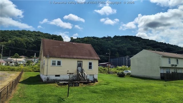 14 Layne Avenue, Nitro, WV 25143