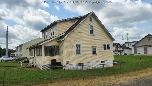 14 Layne Avenue, Nitro, WV 25143