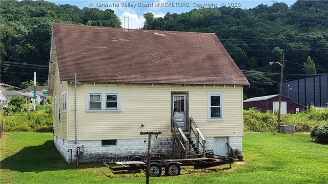 14 Layne Avenue, Nitro, WV 25143