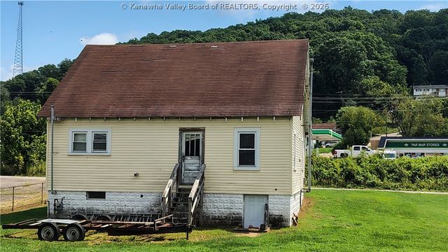 14 Layne Avenue, Nitro, WV 25143