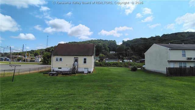 14 Layne Avenue, Nitro, WV 25143