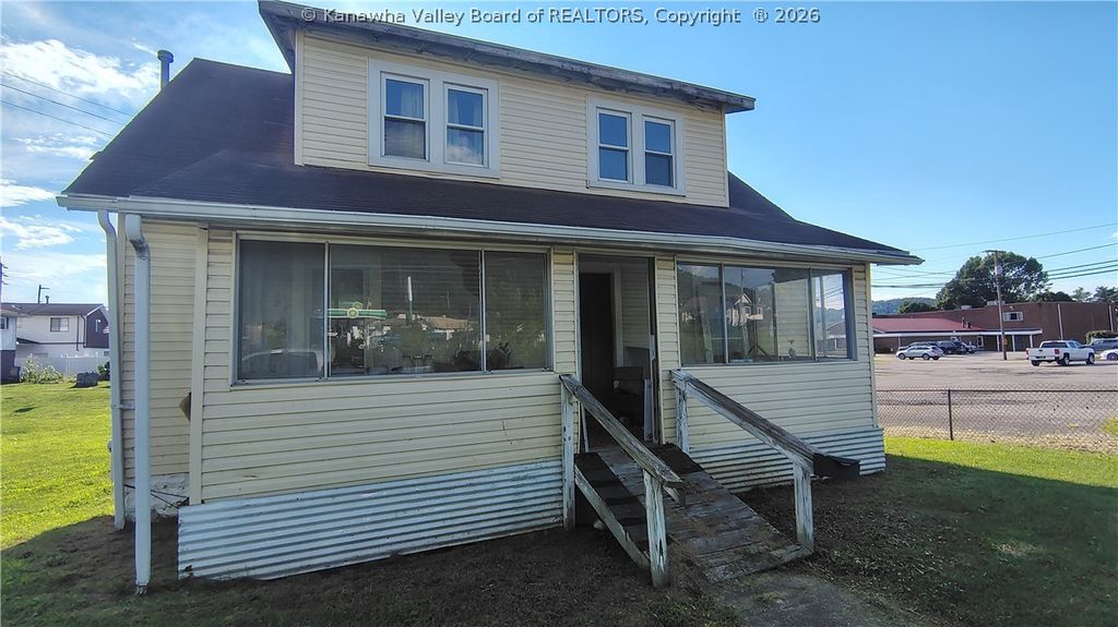 14 Layne Avenue, Nitro, WV 25143