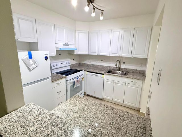 210 Tuscany Lane, Delray Beach, FL 33446