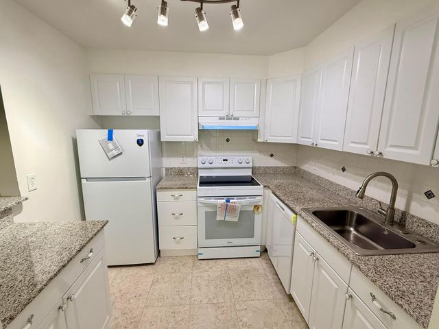 210 Tuscany Lane, Delray Beach, FL 33446