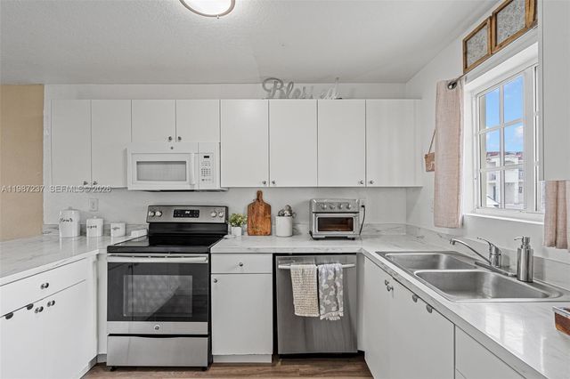 243 SW 6th Ln, Florida City, FL 33034