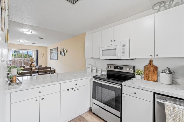 243 SW 6th Ln, Florida City, FL 33034