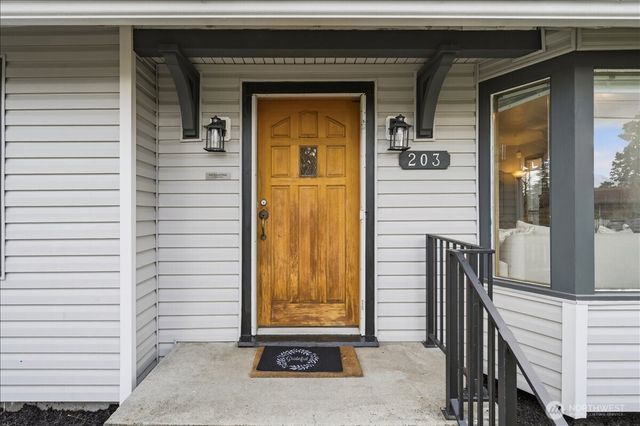 203 17th Street NW, Puyallup, WA 98371