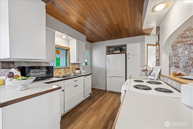 203 17th Street NW, Puyallup, WA 98371