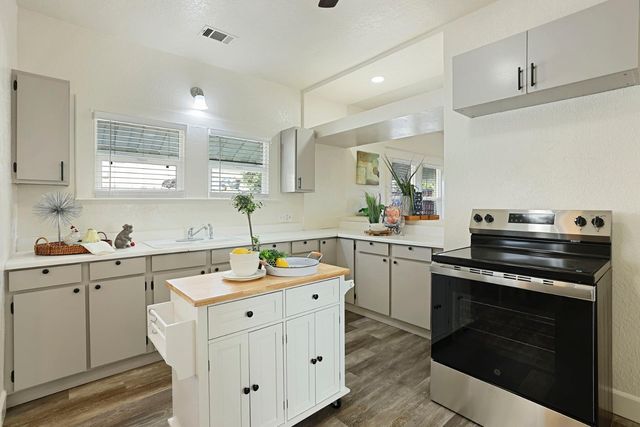 2126 E Fremont St, Stockton, CA 95205
