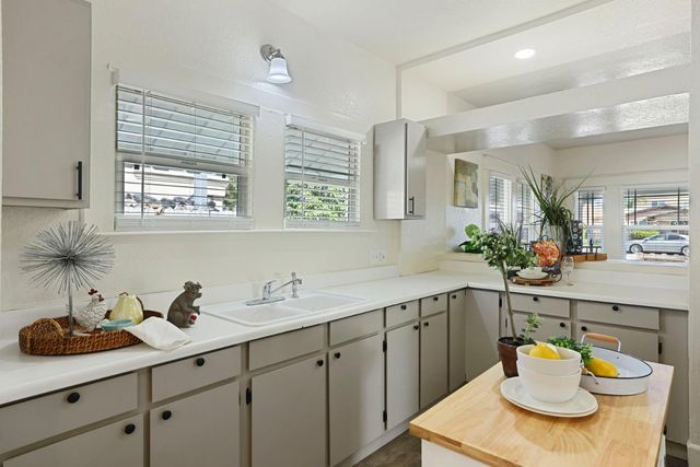 2126 E Fremont St, Stockton, CA 95205