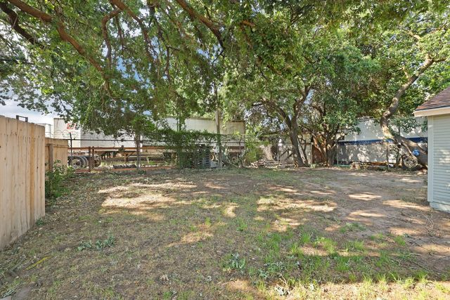 2126 E Fremont St, Stockton, CA 95205