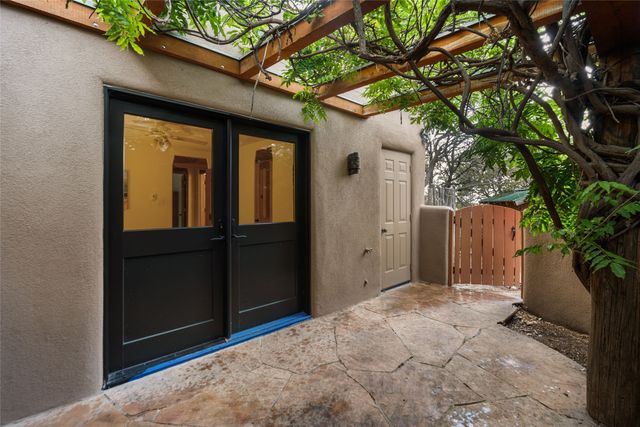 869 Paseo Del Sur, Santa Fe, NM 87501