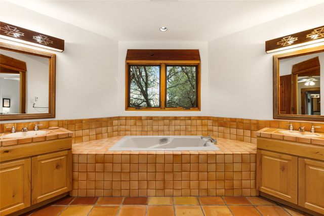 869 Paseo Del Sur, Santa Fe, NM 87501
