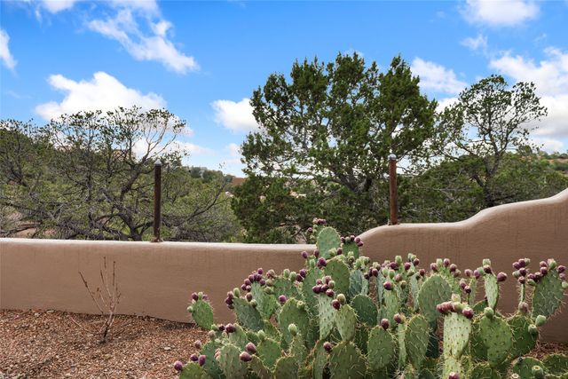 869 Paseo Del Sur, Santa Fe, NM 87501