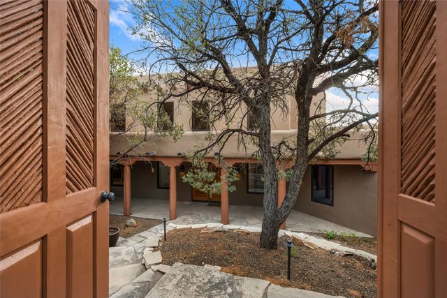 869 Paseo Del Sur, Santa Fe, NM 87501