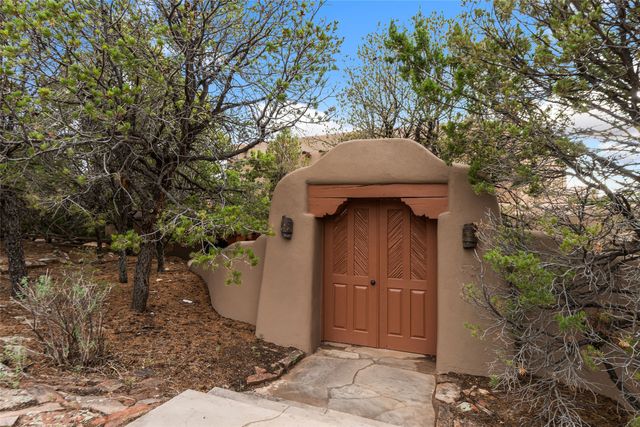 869 Paseo Del Sur, Santa Fe, NM 87501