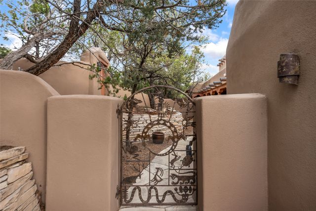 869 Paseo Del Sur, Santa Fe, NM 87501