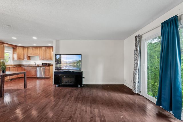 4209 81st Avenue N, Brooklyn Park, MN 55443