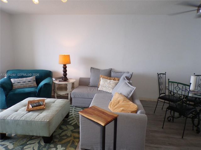 3000 Marcos Dr P609, Aventura, FL 33160