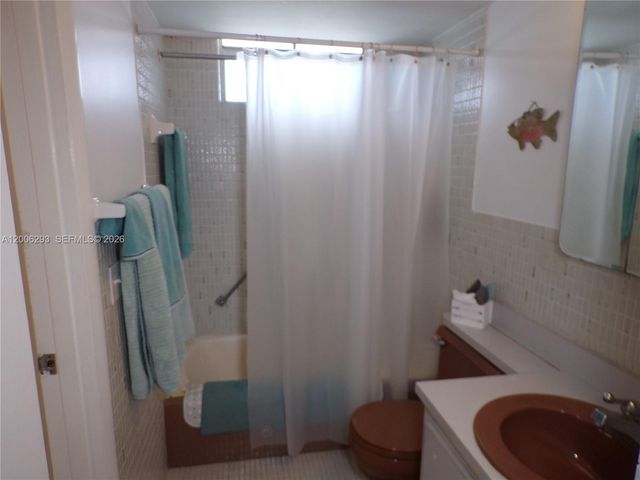 3000 Marcos Dr P609, Aventura, FL 33160