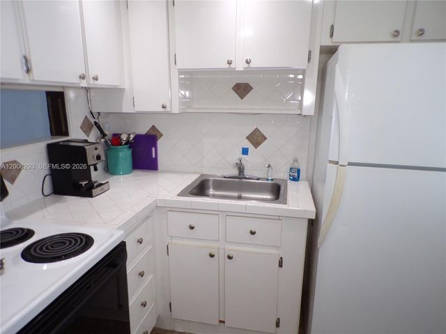 3000 Marcos Dr P609, Aventura, FL 33160