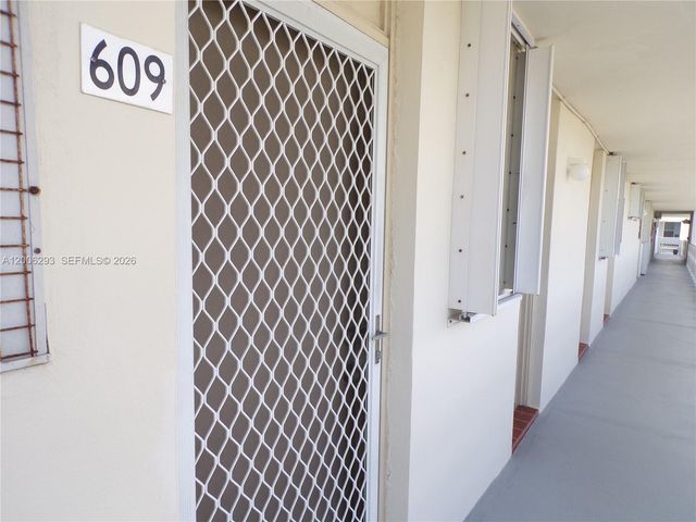 3000 Marcos Dr P609, Aventura, FL 33160